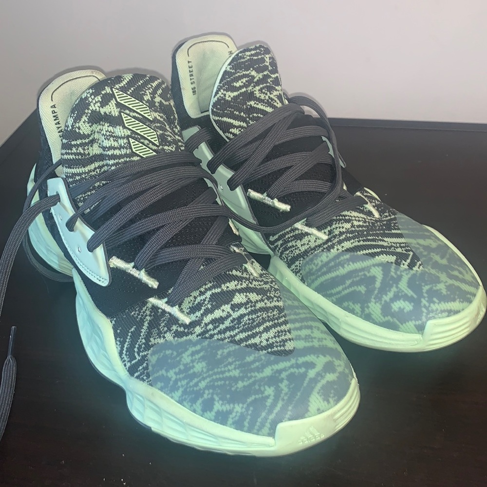 Basketball sneakers Harden vol. 4